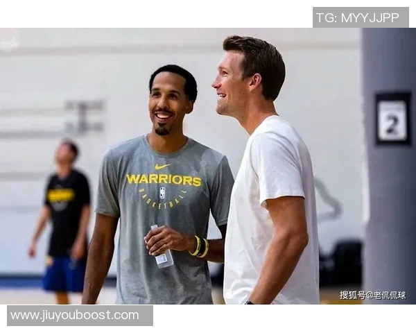 邓利维称库里状态依旧出色未来三年仍将展现顶级表现 邓利维称库里状态依旧出色未来三年仍将展现顶级表现